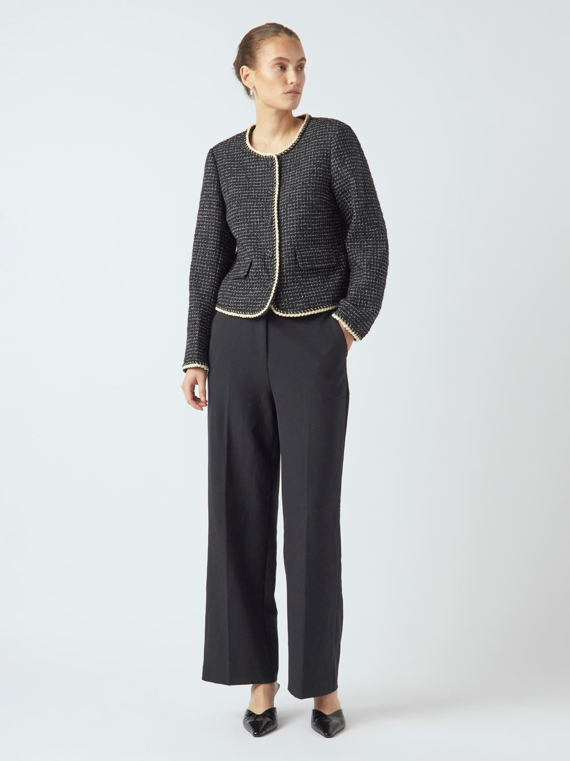 model_shot-front_full